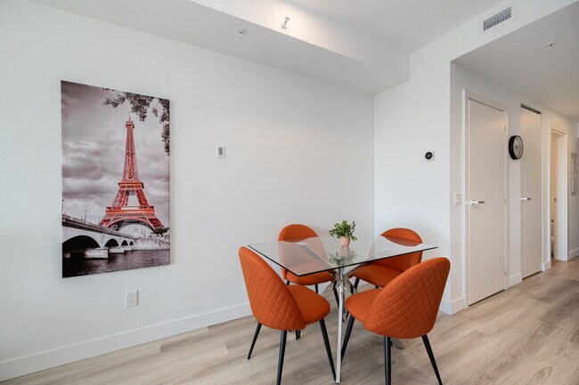1020 Rue de la Montagne in Montréal, QC - Building Photo - Building Photo