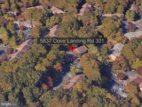5837 Cove Landing Rd in Burke, VA - Building Photo - Building Photo