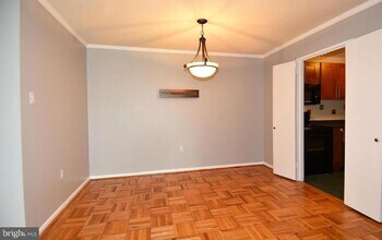 700 7th St SW, Unit 306 in Washington, DC - Building Photo - Building Photo