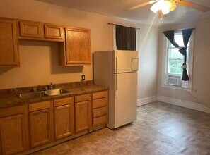 205 Elm Ave, Unit 2 in Moundsville, WV - Building Photo - Building Photo