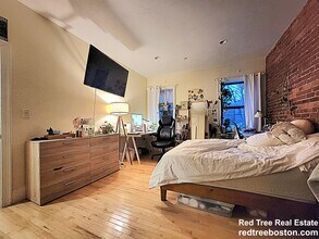 1199 Beacon St, Unit 2 in Brookline, MA - Foto de edificio - Building Photo