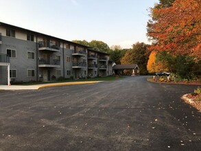 Lakeshore Woods Apartments in Cecil, WI - Building Photo - Building Photo