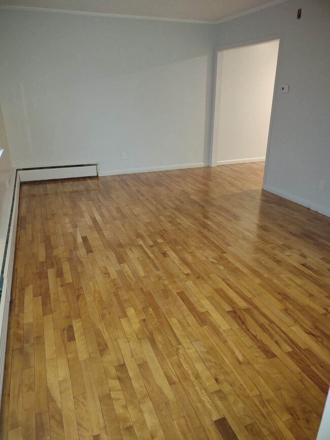 22 Westminster Terrace in Bellows Falls, VT - Foto de edificio - Building Photo