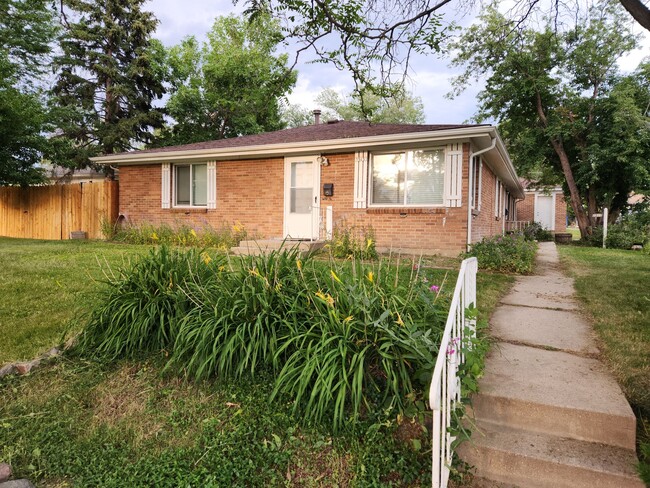 property at 1513 Custer Ave