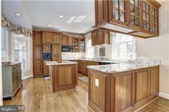 1335 Lessard Ln in McLean, VA - Building Photo - Building Photo