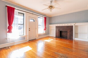 910 W Belle Plaine Ave, Unit 2F in Chicago, IL - Building Photo