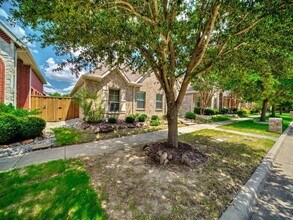 10216 Boyton Canyon Rd in Frisco, TX - Foto de edificio - Building Photo