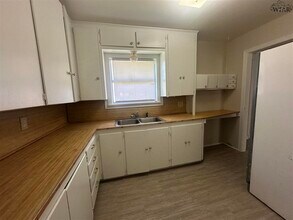4332 Boren Ave in Wichita Falls, TX - Building Photo - Building Photo