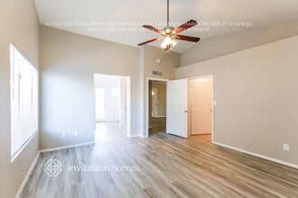 8226 W Larkspur Dr in Peoria, AZ - Foto de edificio - Building Photo