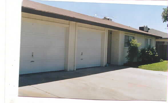 1376 Mcnary Cor in Manteca, CA - Building Photo