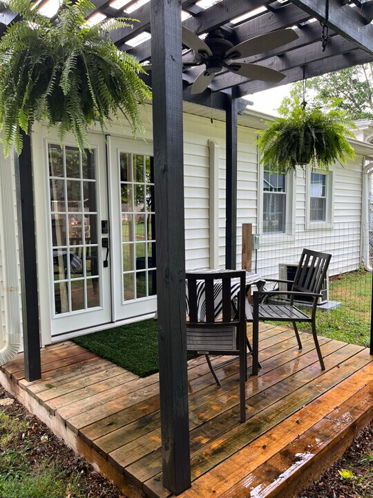 404 St Mark Rd in Taylors, SC - Building Photo
