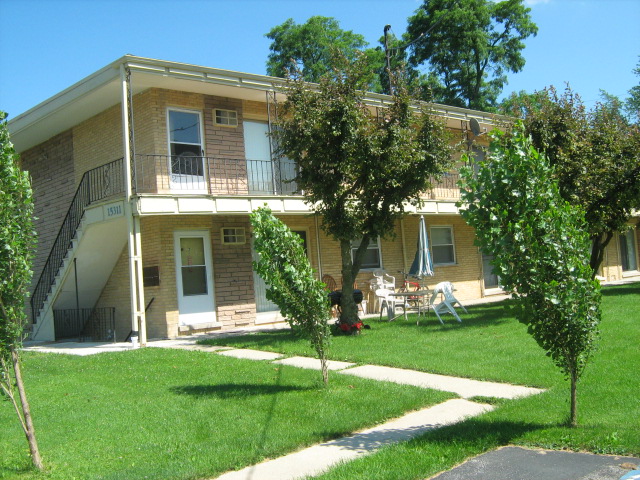 Knox & Kilpatrick Apartments in Oak Forest, IL - Foto de edificio