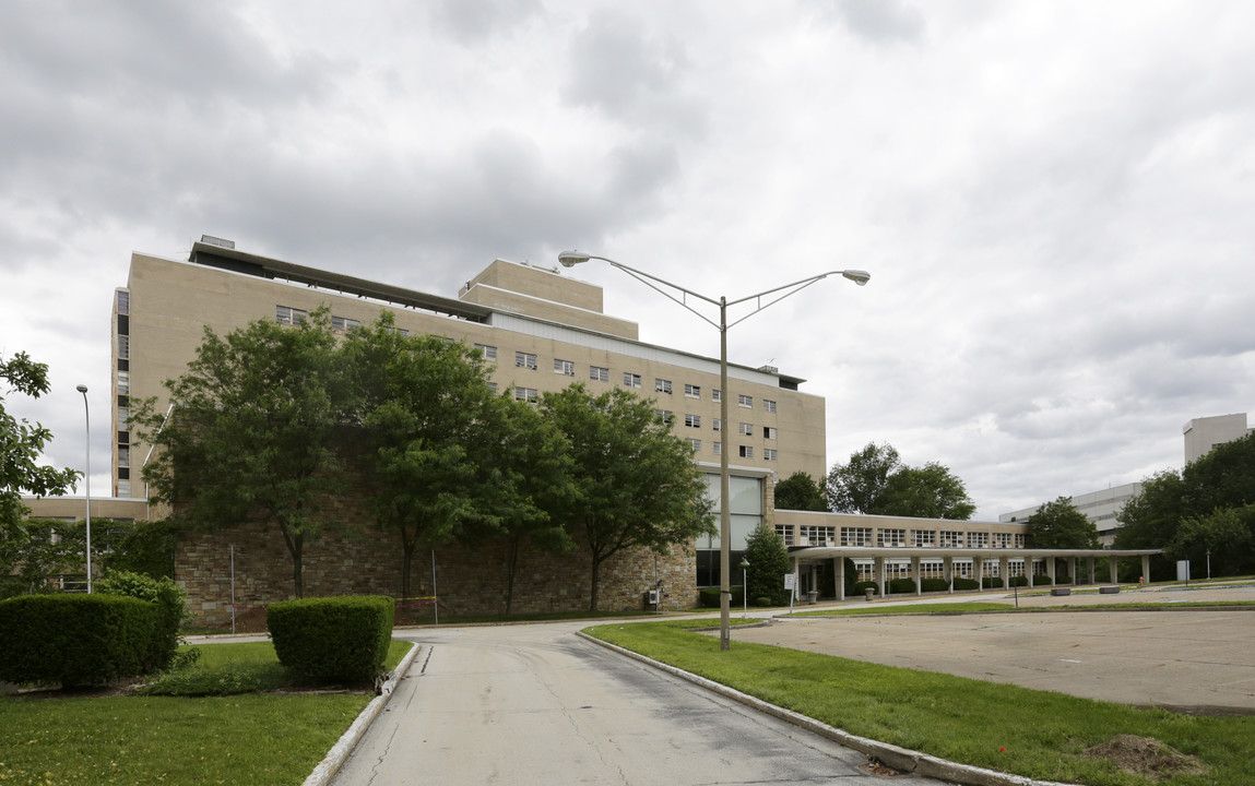 The Apartments at Henry Avenue in Philadelphia, PA - Foto de edificio