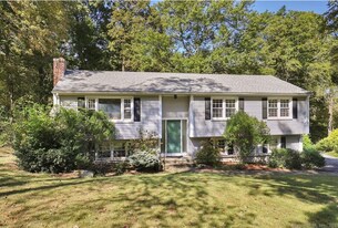 142 Eramo Terrace in Hamden, CT - Building Photo