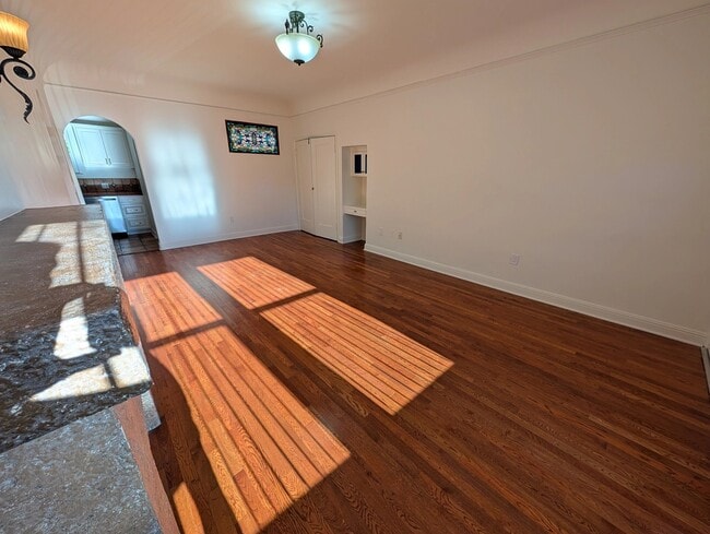 1205 S Muirfield Rd, Unit 1203 in Los Angeles, CA - Foto de edificio - Building Photo