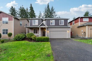 9818 198th St E in Graham, WA - Building Photo