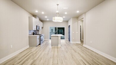3353 Wynwood Dr in Plano, TX - Foto de edificio - Building Photo