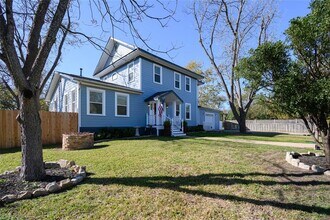 307 Walnut Dr E in Austin, TX - Building Photo - Building Photo