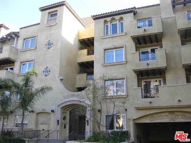 12044 Hoffman St-Unit -PH3 in Los Angeles, CA - Building Photo