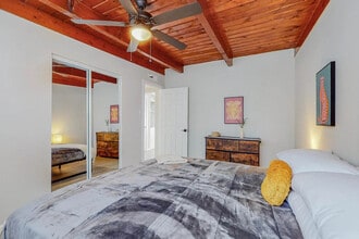 724 Truman St NE in Albuquerque, NM - Foto de edificio - Building Photo