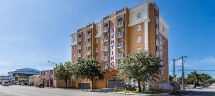 Oleander Park in Miami, FL - Foto de edificio - Building Photo