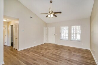 102 Riverwood Dr in La Vergne, TN - Building Photo - Building Photo