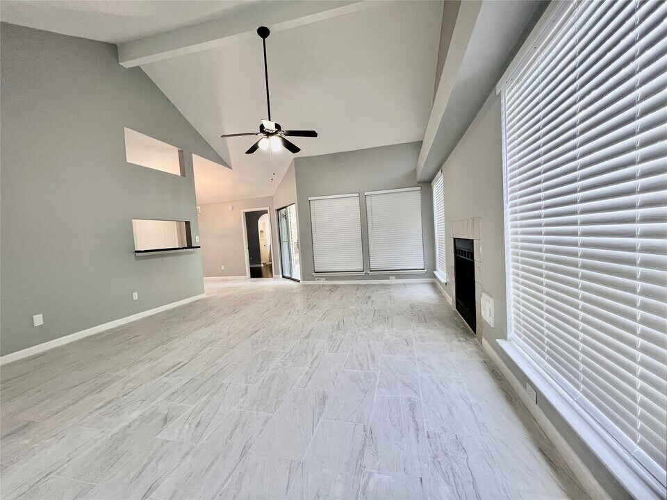 15543 Scenic Haven Dr in Houston, TX - Building Photo