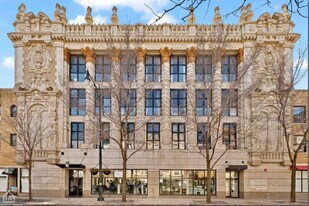 1635 W Belmont Ave in Chicago, IL - Building Photo