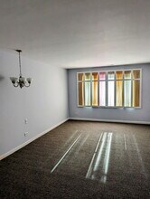 5935 Lincoln Ave, Unit 406 in Morton Grove, IL - Building Photo - Building Photo