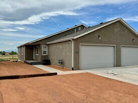 324-326 W Coral Dr in Pueblo West, CO - Building Photo