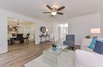 5610 Vandora Dr in Charlotte, NC - Foto de edificio - Building Photo