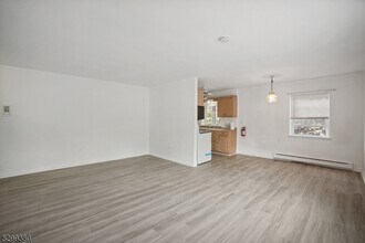 206 Main St in Millburn, NJ - Building Photo - Building Photo