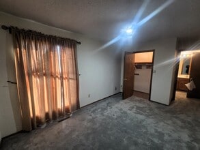 2045 S Kentwood Ave in Springfield, MO - Building Photo - Building Photo