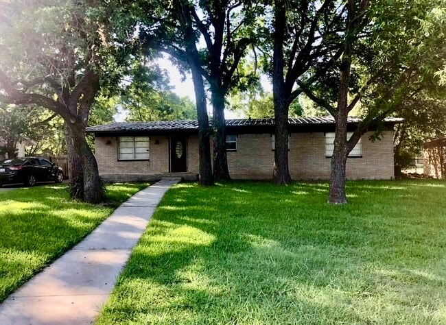 property at 1417 W 4th St
