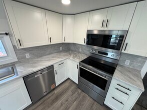914 Lakeside Ave in Eau Claire, WI - Building Photo - Building Photo