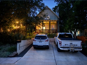 2014 E 11th St in Austin, TX - Foto de edificio - Building Photo