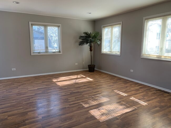 1208 Inverrary Ln in Deerfield, IL - Building Photo - Building Photo