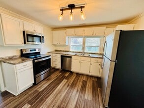 911 Old Hickory Grove Rd in Mount Holly, NC - Building Photo - Building Photo