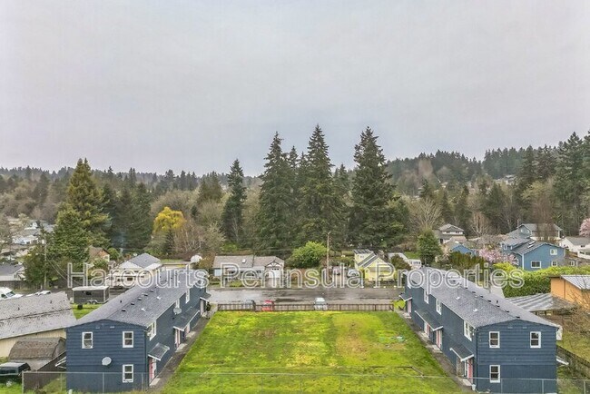 2831 NE Center St in Bremerton, WA - Building Photo - Building Photo