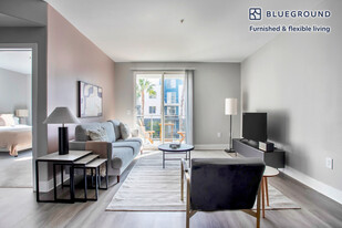 5535 Westlawn Ave, Unit SI FL3-ID986 in Los Angeles, CA - Building Photo