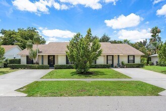 1367 Riverside Cir in Wellington, FL - Building Photo - Building Photo