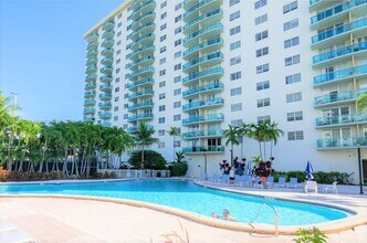 19370 Collins Ave, Unit 623 in Sunny Isles Beach, FL - Foto de edificio - Building Photo