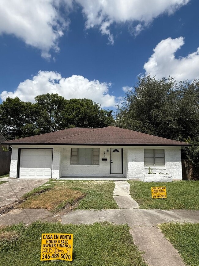 property at 2205 Davis St