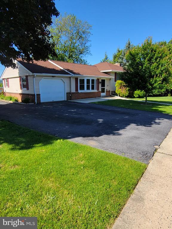 12 Morgan Cir in Morgantown, PA - Building Photo - Building Photo