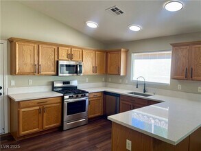 3388 Old Course St in Las Vegas, NV - Building Photo - Building Photo