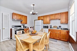 753 Boylston St, Unit 2 in Chestnut Hill, MA - Building Photo - Building Photo