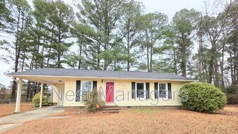 4602 Gardenwood Ct in Fayetteville, NC - Building Photo