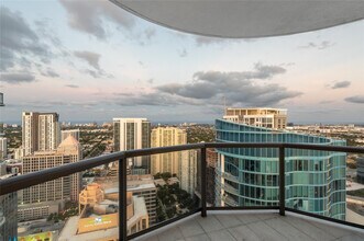 100 E Las Olas Blvd in Fort Lauderdale, FL - Building Photo - Building Photo