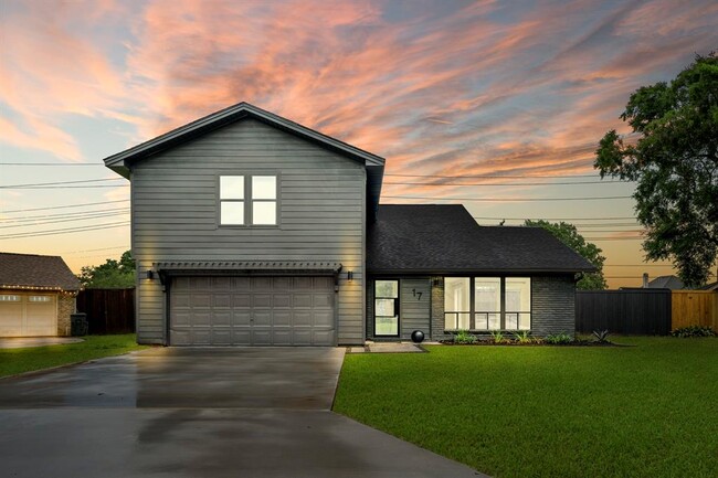 17 Dowlen Pl in Beaumont, TX - Building Photo - Building Photo