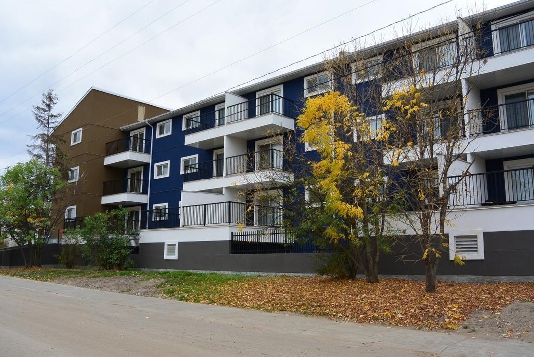 Riverside Court in Wood Buffalo, AB - Building Photo